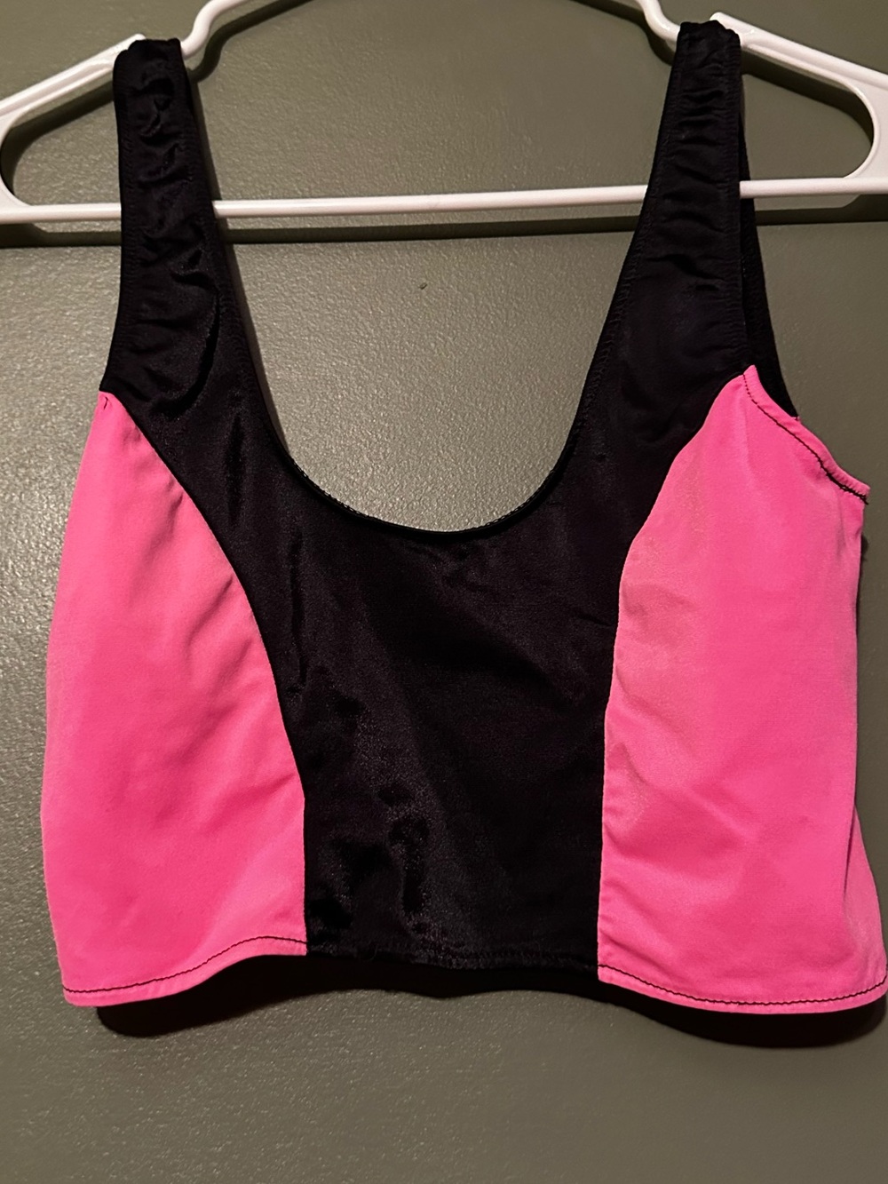 ⭐️ Black and Hot Pink Colorblock Sports Bra